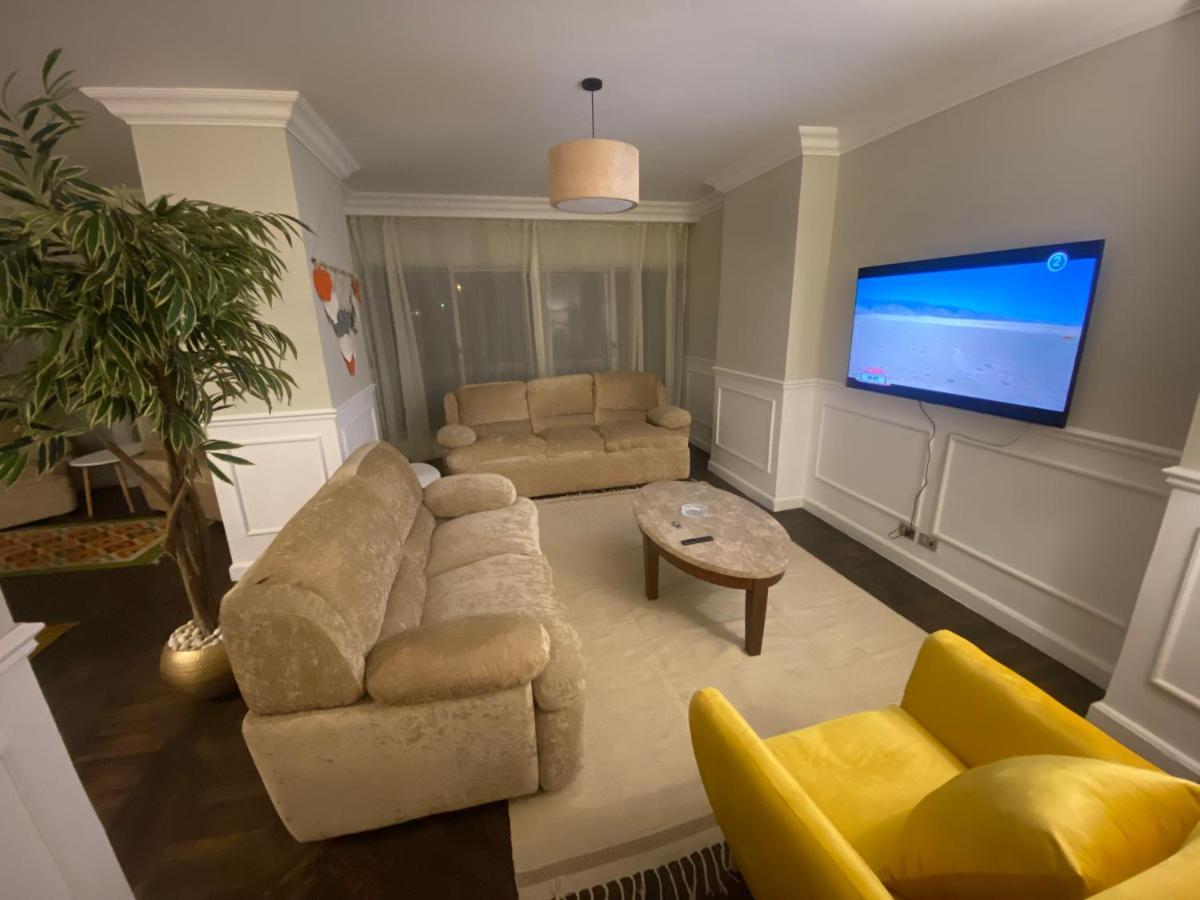 Lovely 2 Bedroom By The Nile Apartment